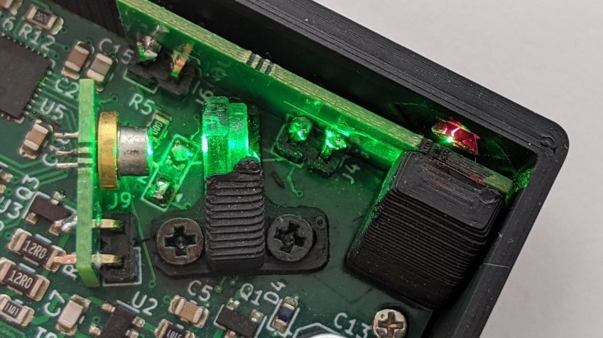 Symbolbild: Leiterplatte mit Laseranwendung 