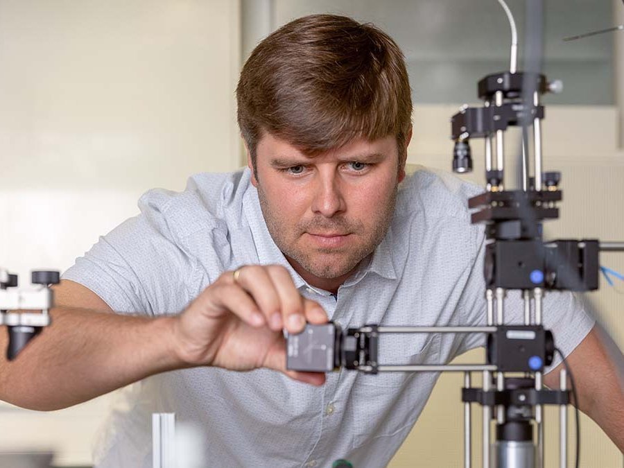 Dr. Tobias Heindel in seinem Labor
