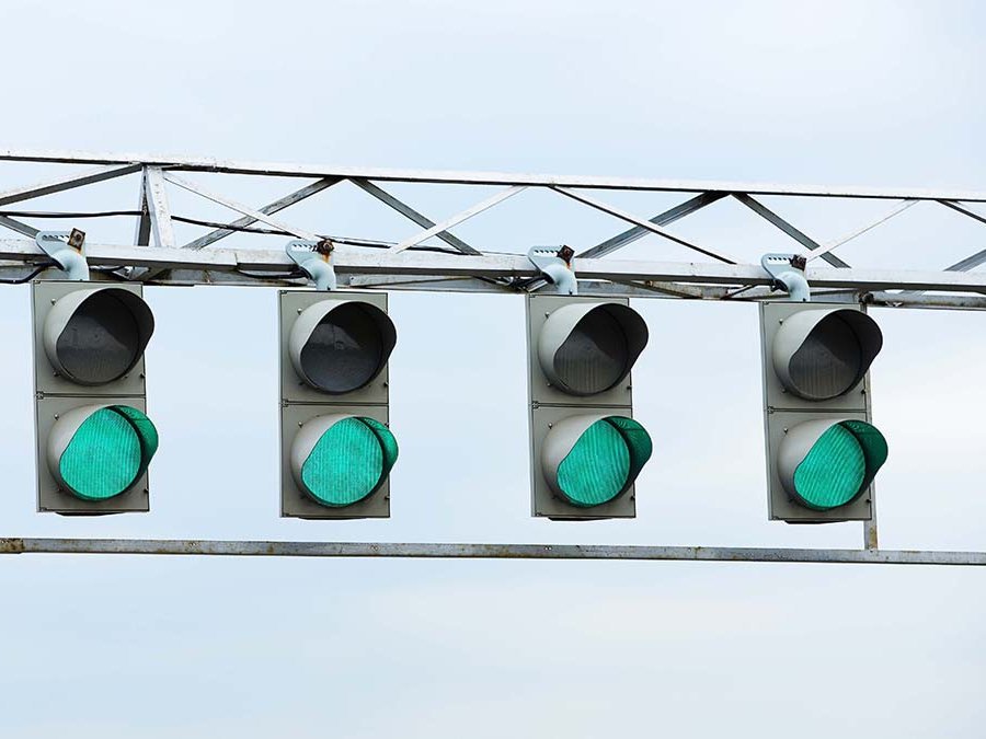 Symblbild: Alle Ampeln schalten auf grün 