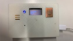Das Gehäuse der CO2-Ampel mit Display und Kontrollleuchte