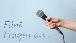 Titelbild des Fragenformates "Fünf Fragen an..."