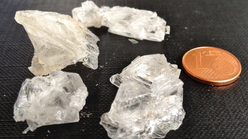 Symbolbild: Nanodiamanten im Größenvergleich zu einer Cent Münze 