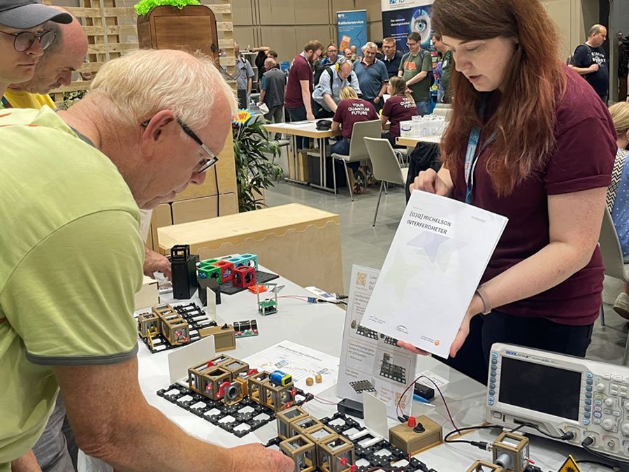 QuantumMiniLabs Stand auf der Maker Fair