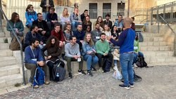 Besuchergruppe bei Ausflug