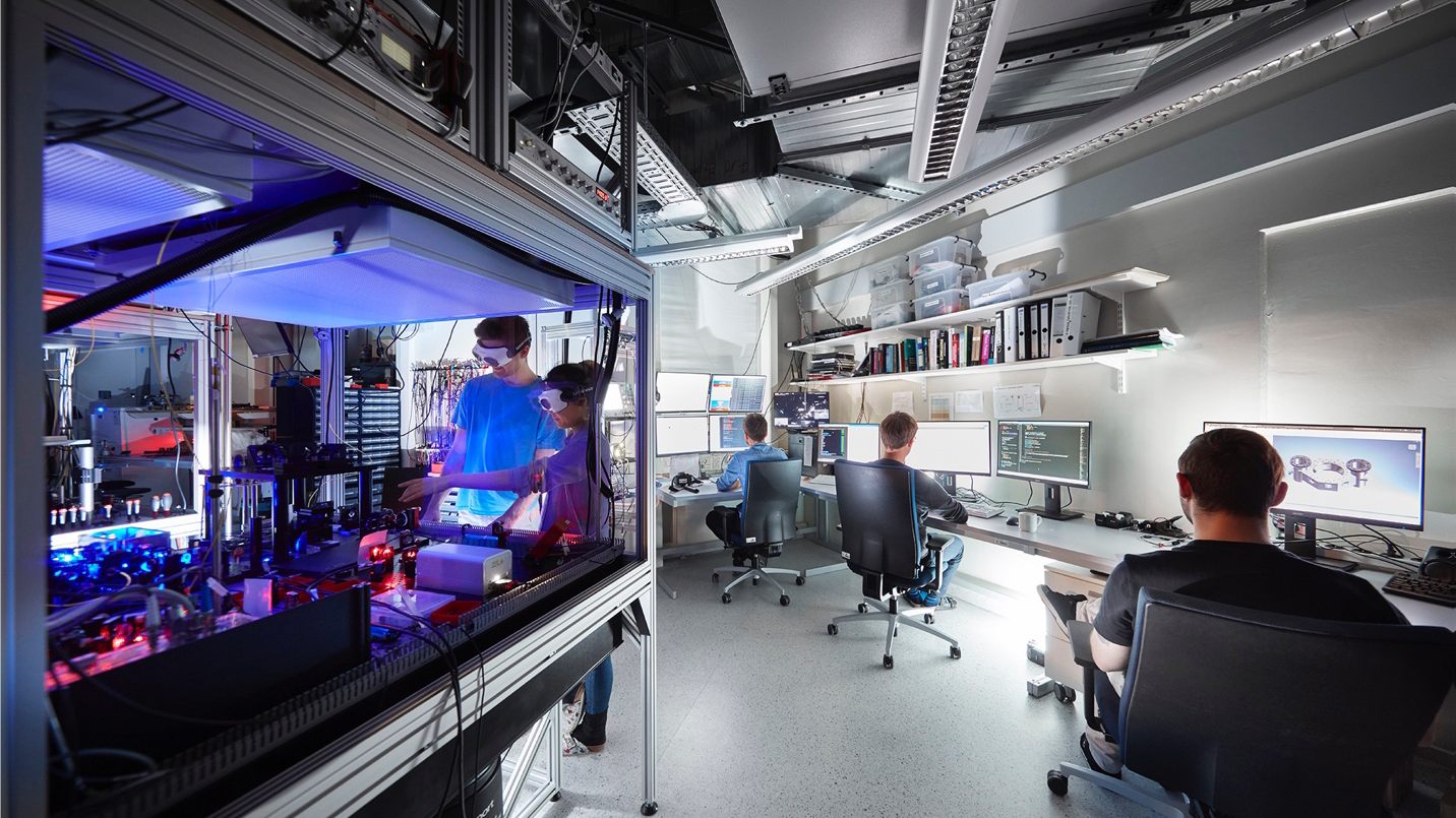 Quantenoptisches Labor zur Entwicklung eines Neutralatom Quantenprozessors am Max-Planck-Institut für Quantenoptik