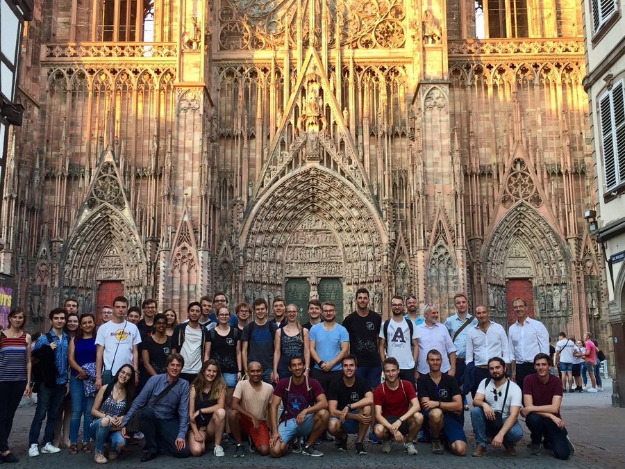 Gruppenbild vor dem Straßburger Münster