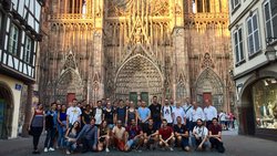 Gruppenbild vor dem Straßburger Münster