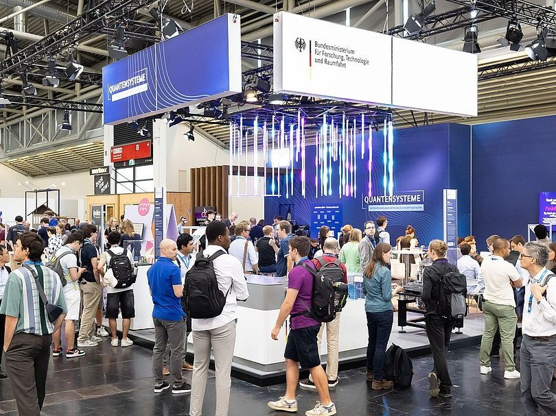 Foto des BMFTR-Messestands bei der World of Quantum
