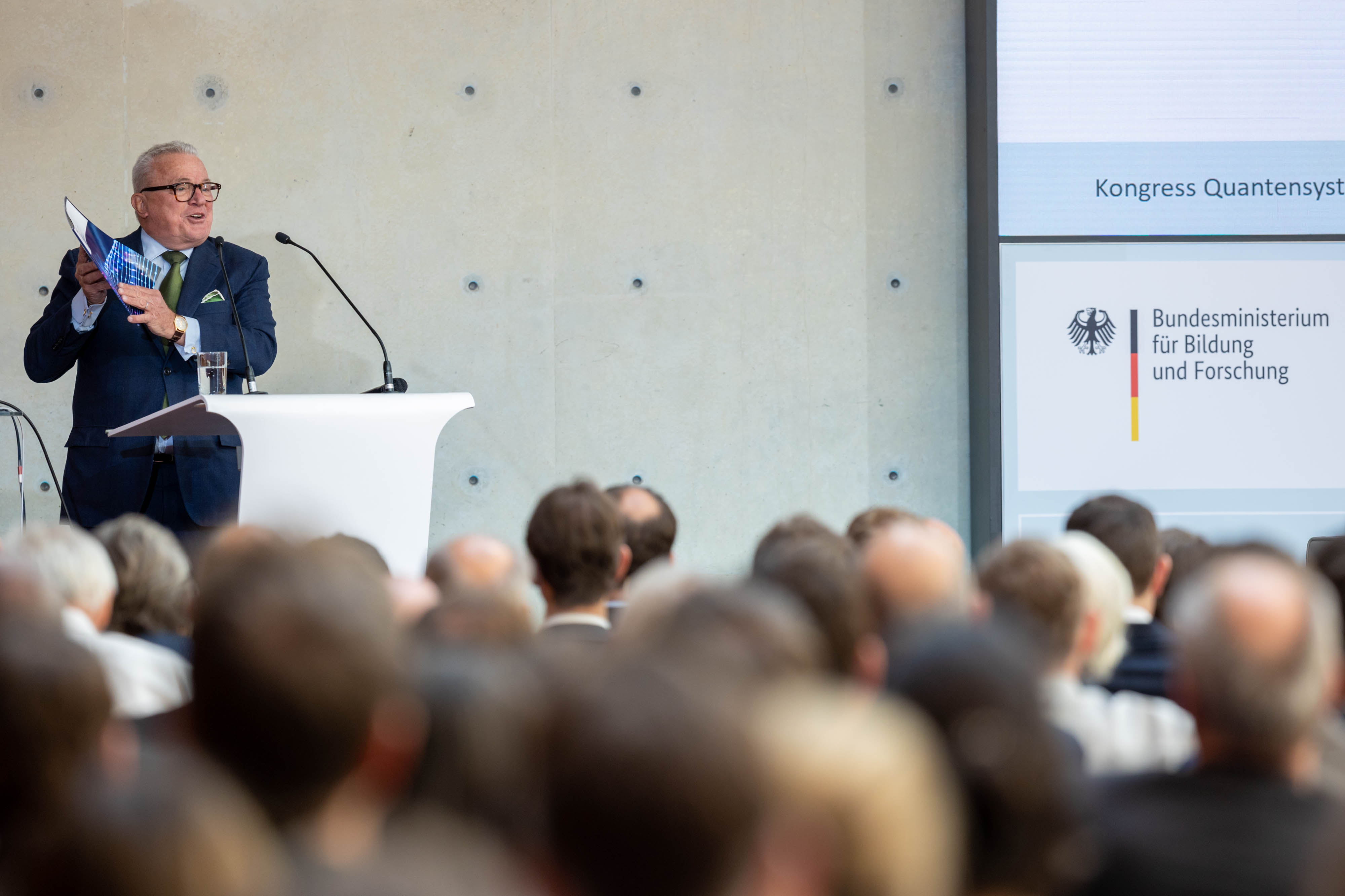 Kongress Quantensysteme 2022 läutet neue Forschungsära ein Kongress Quantensysteme 2022 läutet neue Forschungsära ein