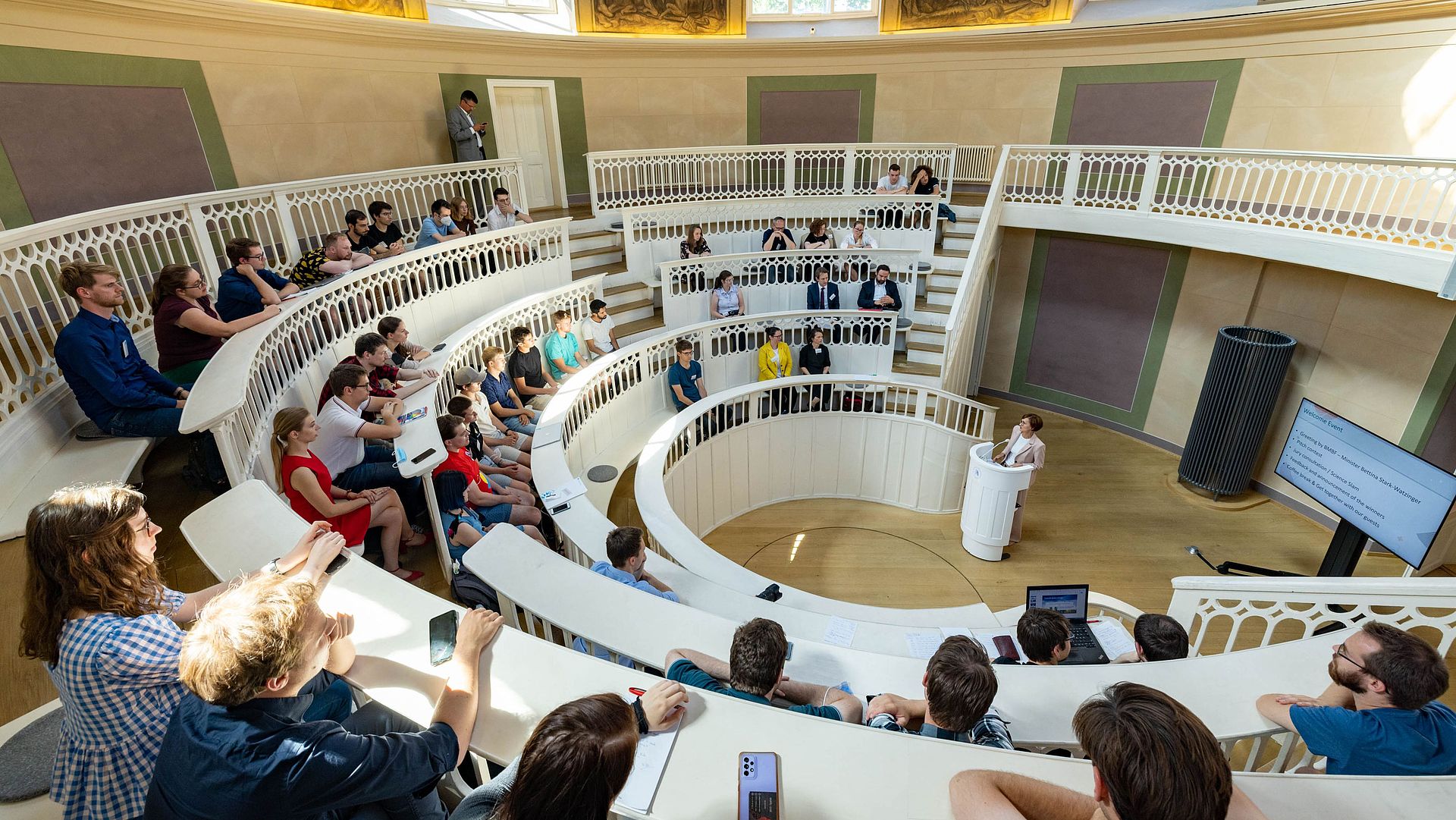 BMFTR führt erste paneuropäische Quantum Future Academy in Berlin durch