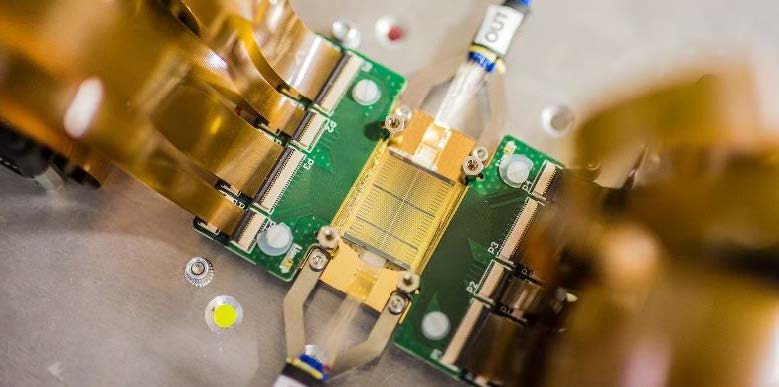 Integrierter photonischer Quantenprozessor mit Peripherie